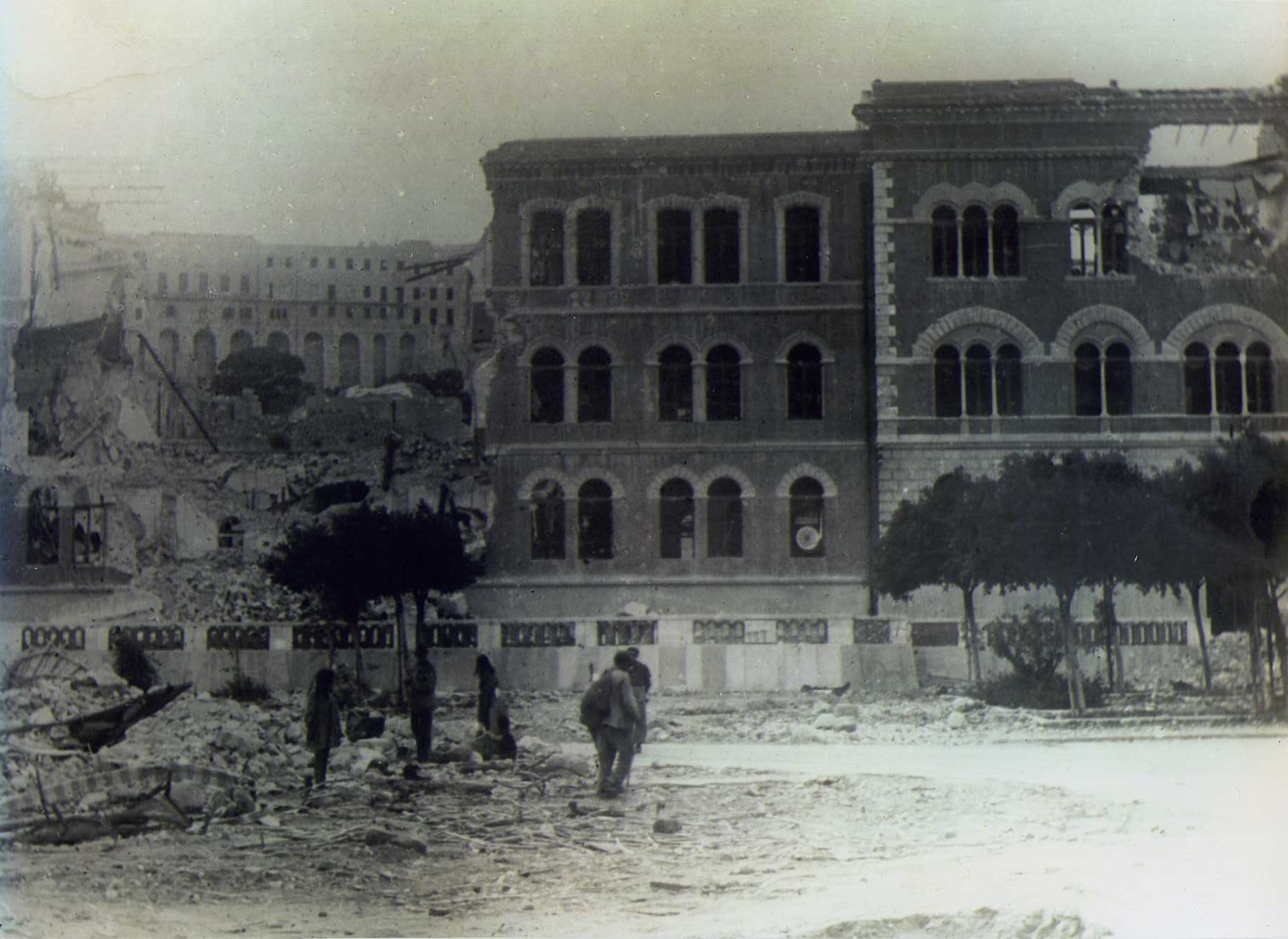 I bombardamenti e le distruzioni a Cagliari